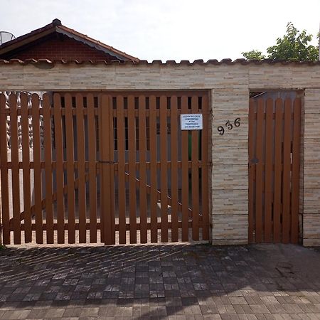 Casa Com Piscina Em Mongagua Villa Kültér fotó
